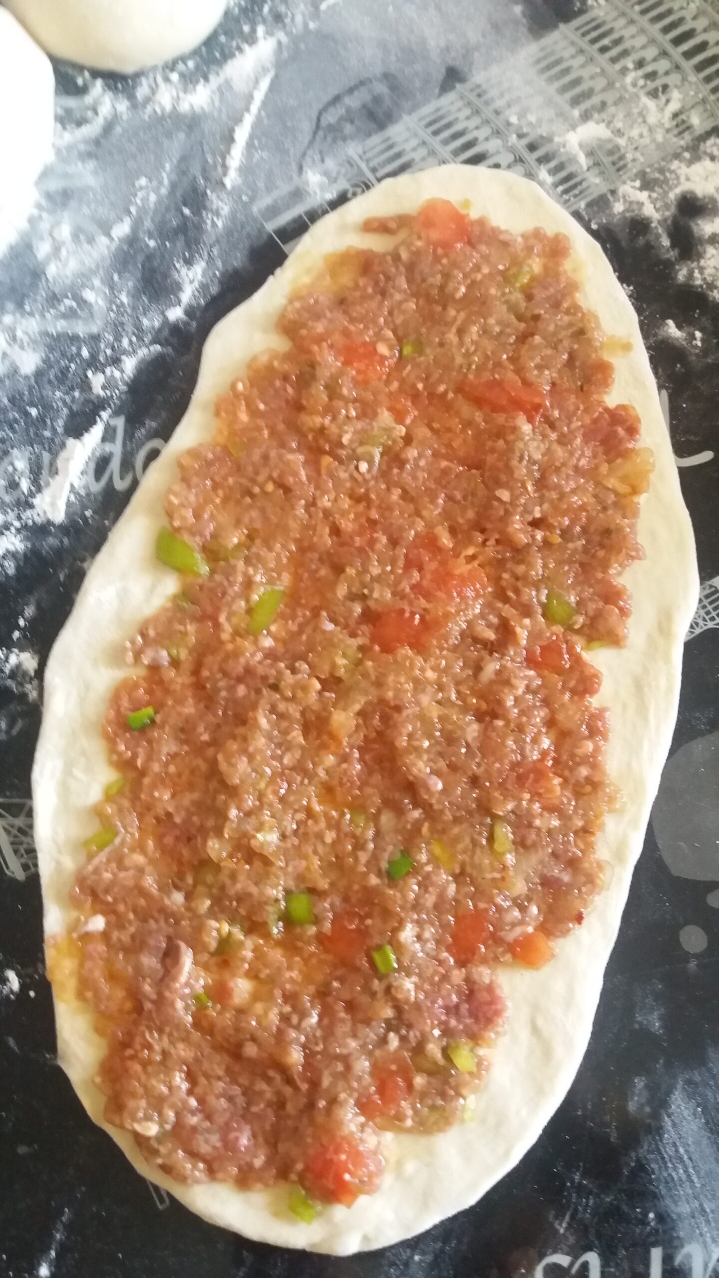 Ev Yapımı Kıymalı Pide Tarifi