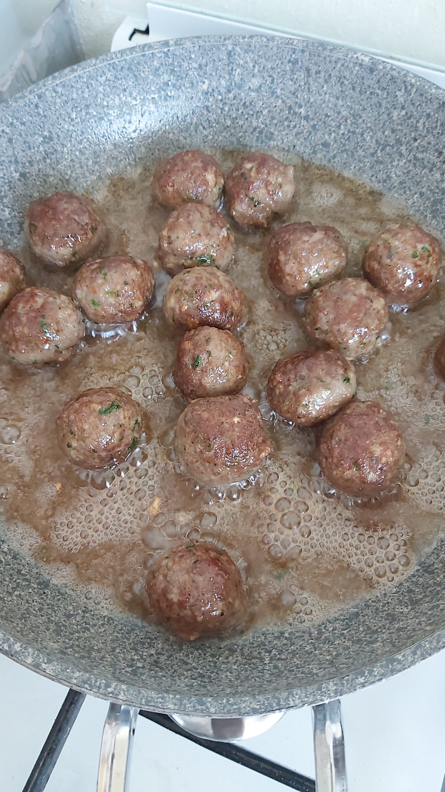 Güveçte Kaşarlı Köfte
