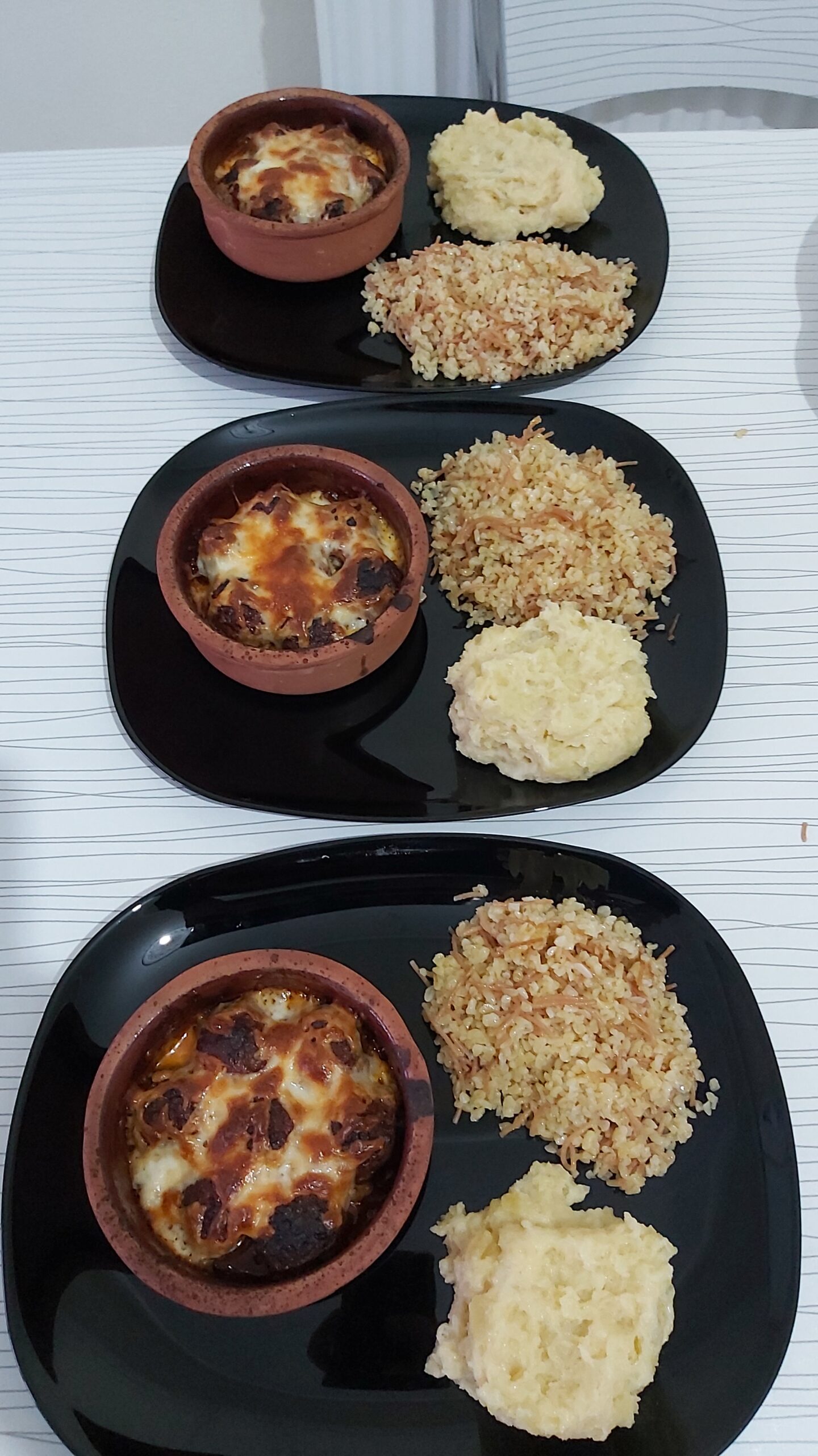 Güveçte Kaşarlı Köfte