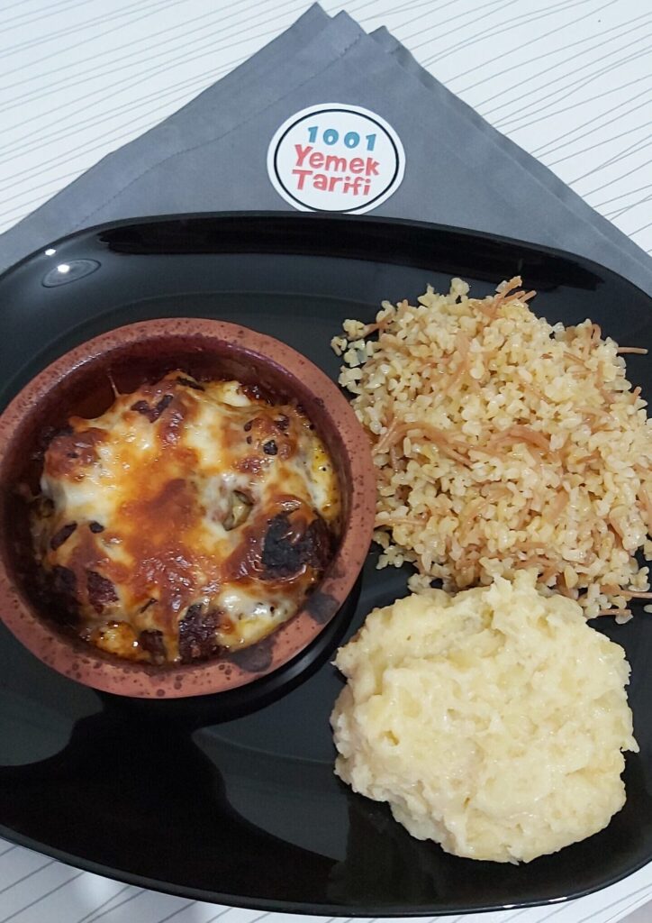 Fırında Güveçte Kaşarlı Köfte Tarifi