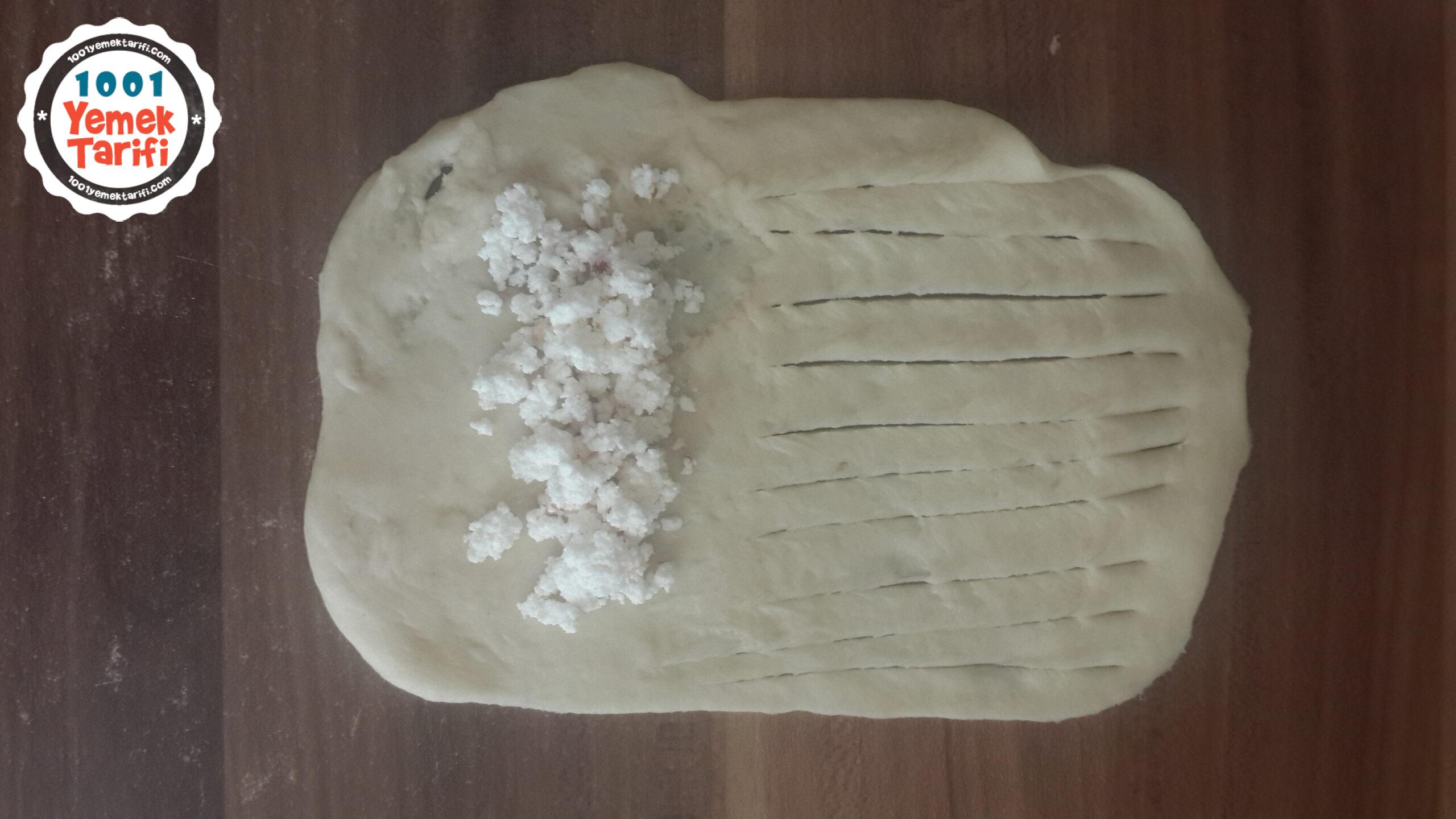 Yumuş Yumuş Şeritli Poğaça