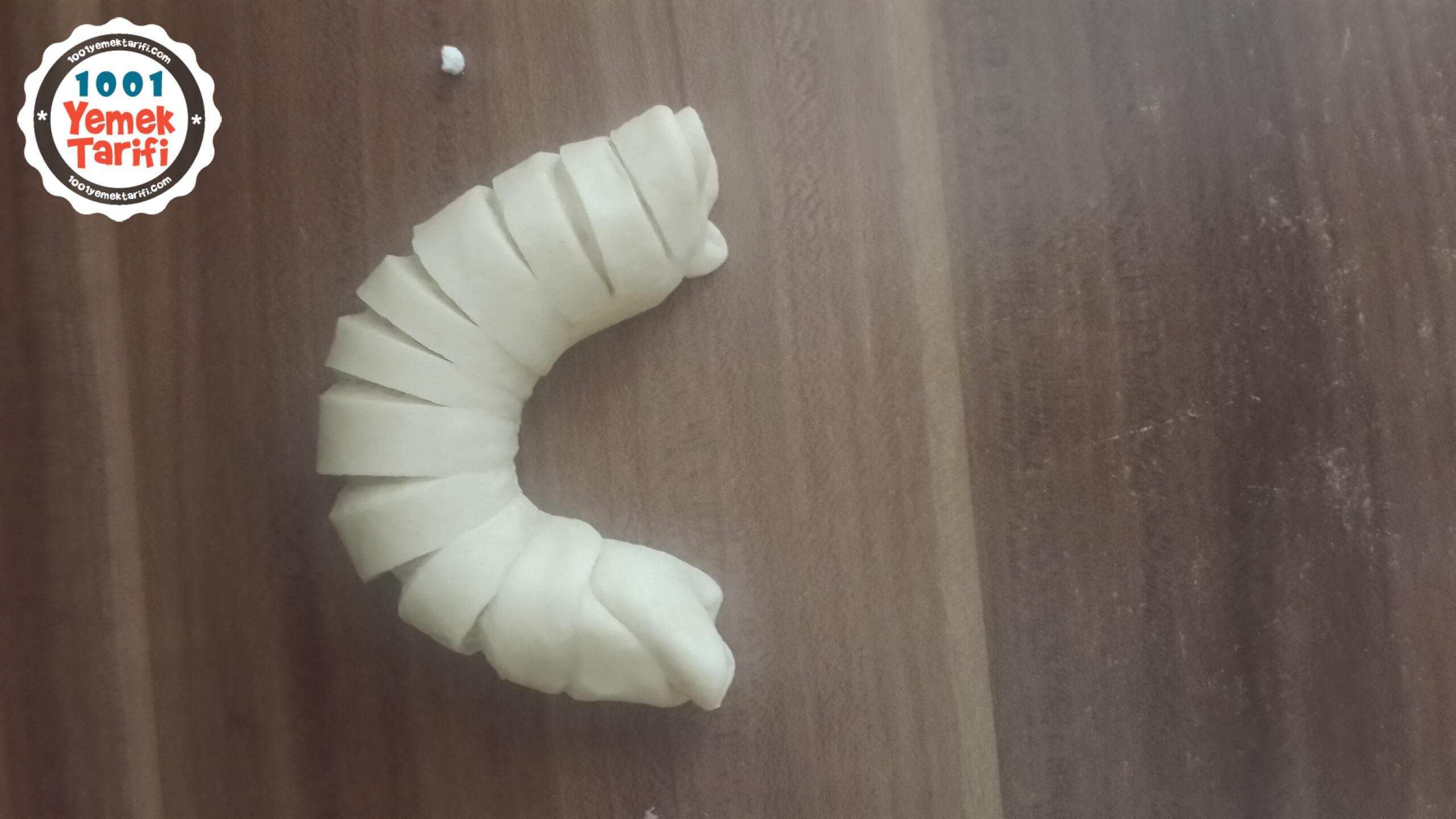 Yumuş Yumuş Şeritli Poğaça