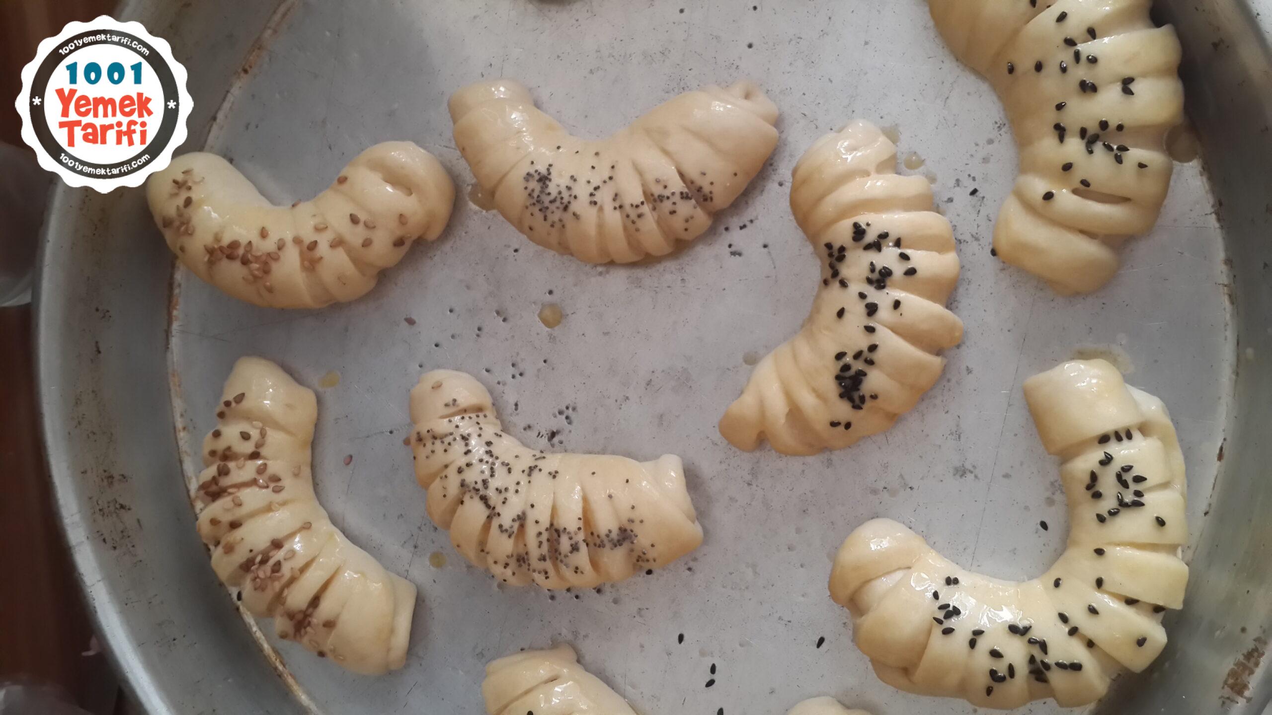 Yumuş Yumuş Şeritli Poğaça