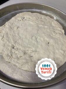 Peynirli Pizza Tarifi-yapımı-pizza hamuru nasıl yapılır-
