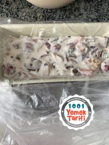 çilekli bisküvili soğuk tatlı nasıl yapılır