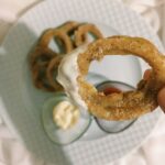 Fırında sağlıklı çıtır soğan halkası