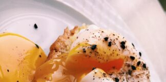 Avokadolu Poşe Yumurta Tarifi (nasıl yapılır-kaç kalori) çılbır yapımı kolay püf noktası