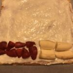 ev yapımı Çilekli ve Muzlu Rulo Pasta Tarifi