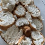 Bayat ekmekten kahvaltılık peynirli kek