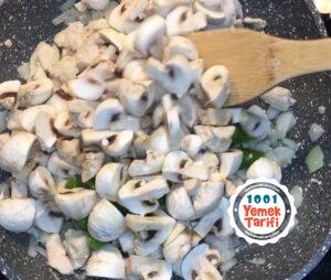 Kremalı Mantarlı Köri Soslu Tavuk Tarifi-nasıl yapılır-kaç kalori