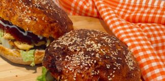 Tombik hamburger ekmeği ve soslu tavuk burger tarifi