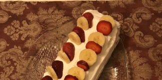 kolay meyveli pasta tarifi-muzlu pasta-çilekli pasta nasıl yapılır