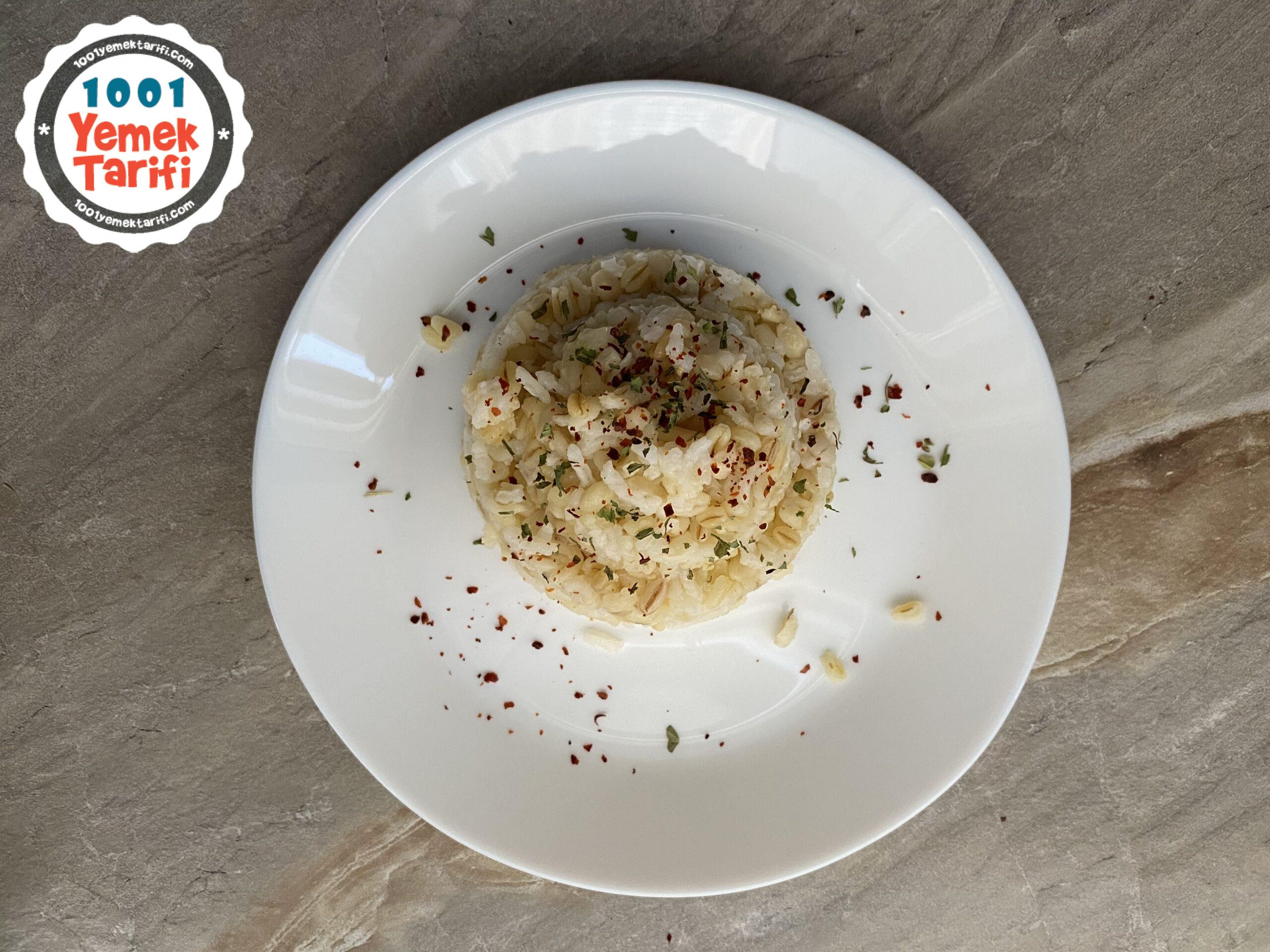 Tam Kıvamında: Pirinçli Bulgur Pilavı Tarifi