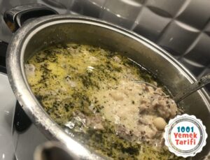 köfteli tarhana çorbası tarifi yapımı nasıl yapılır-1001yemektararifi