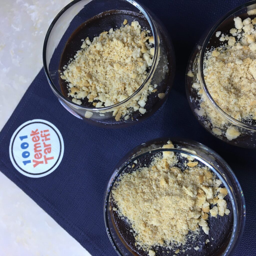 Bisküvili Puding Kupları