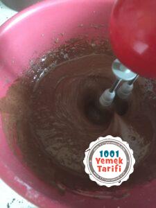 Evde Çikolatalı Yaş Pasta Tarifi