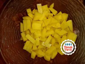 ispanyol mutfağından Romesco ve yoğurt soslu patates bravas