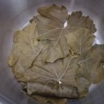 kolay sarma yapımı salça Soslu Yaprak Sarması Tarifi