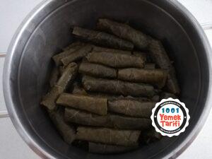 kolay sarma yapımı salça Soslu Yaprak Sarması Tarifi nasıl yapılır