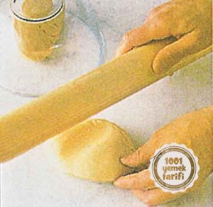 Ay coregi Tarifi-Kiymali Ay coregi Nasil Yapilir-ev yapimi kolay ay coregi boregi yapimi-kac kalori-1001yemektarifi