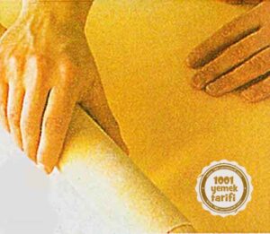 Ay coregi Tarifi-Kiymali Ay coregi Nasil Yapilir-ev yapimi kolay ay coregi boregi yapimi-kac kalori-1001yemektarifi