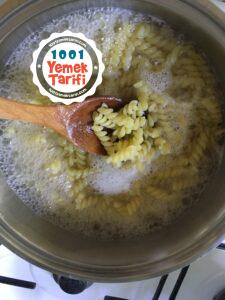 Nefis Makarna Salatası