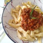 Bolonez-Soslu-Makarna-Tarifi-nefis-bir-italyan-lezzeti-nasil-yapilir-kac-kalori-kolay-puf-noktasi-nefis-yapimi-1001yemektarifi