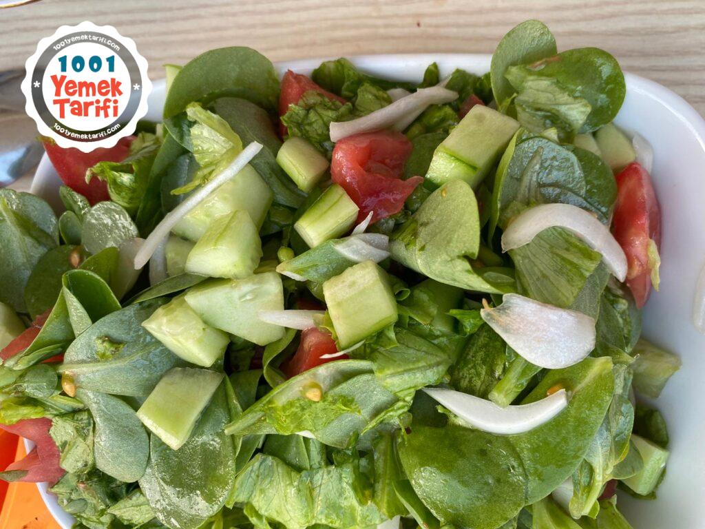 Semizotlu Ev Salatası tarifi nasıl yapılır