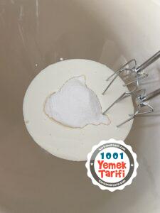 çilekli tatlı yapımı