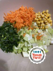 Fırında Mısırlı Pırasa Mücver Tarifi