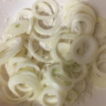 Fırında sağlıklı çıtır soğan halkası