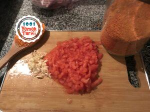 Sarımsaklı Tarhana Çorbası Nasıl Yapılır