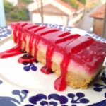 Frambuazli-Cheesecake-Tarifi-firinda-pismeyen-kolay-cheesecake-yapimi-puf-noktasi-1001yemektarifi