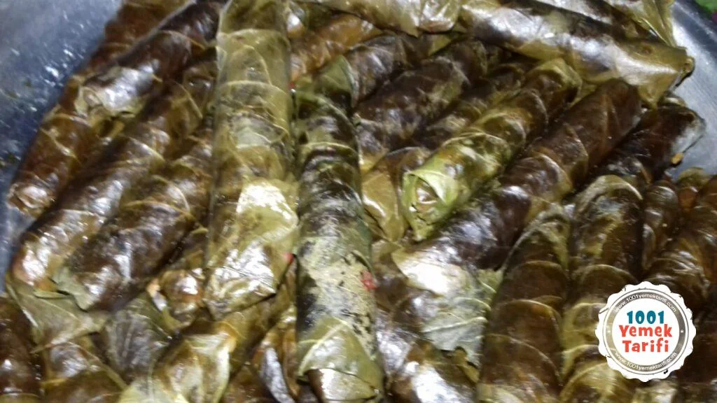 Etsiz yaprak sarması Tarifi nasıl yapılır-kaç kalori-kolay-püf noktası