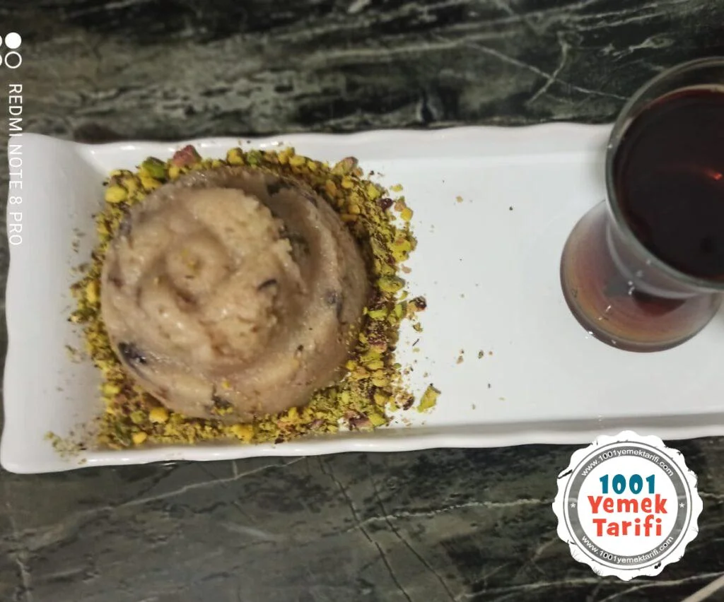 Antep Fıstıklı İrmik Helvası tarifi-nasıl yapılır-kaç kalori