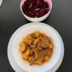 Kırmızı etli patates yemeği