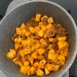 Kırmızı etli patates yemeği