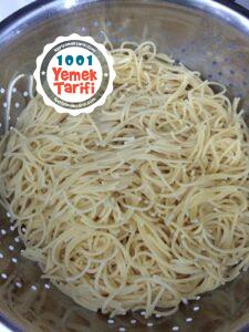 Beşamel Soslu Peynirli Fırında Makarna Tarifi