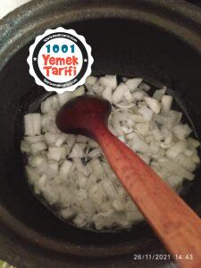 Tavuklu Patatesli Güveç Tarifi