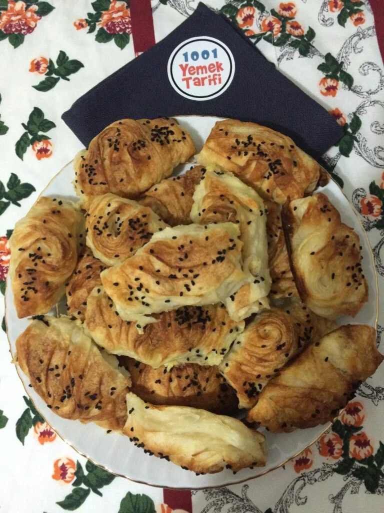 Peynirli Midye Böreği Tarifi