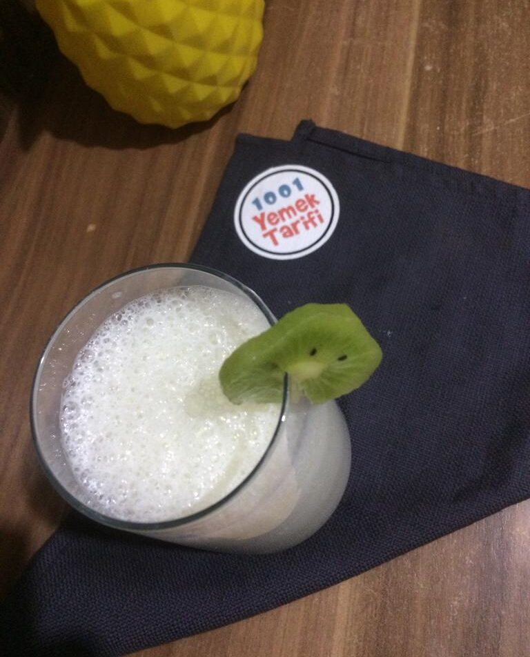 Muzlu Kivili Smoothie Tarifi