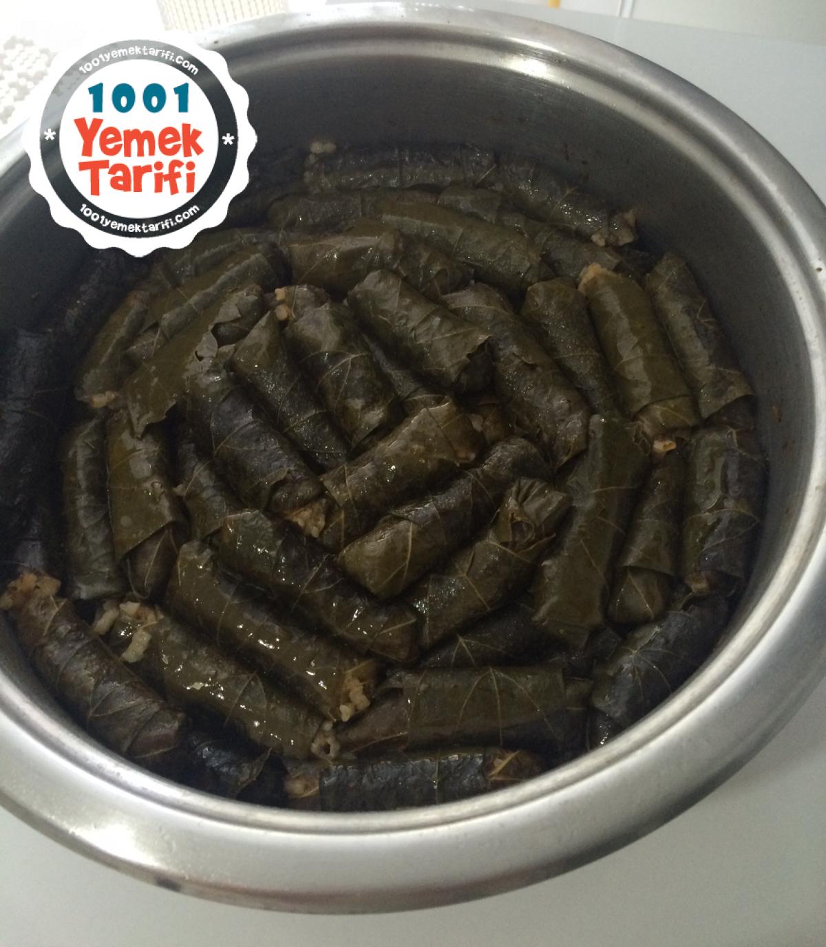 Zeytinyağlı Yaprak Sarması Nasıl Yapılır