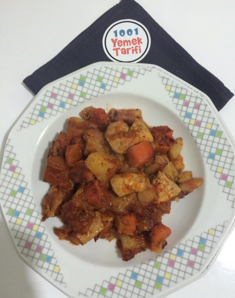 Fırında Sebzeli Kuşbaşı Tavuk Tarifi