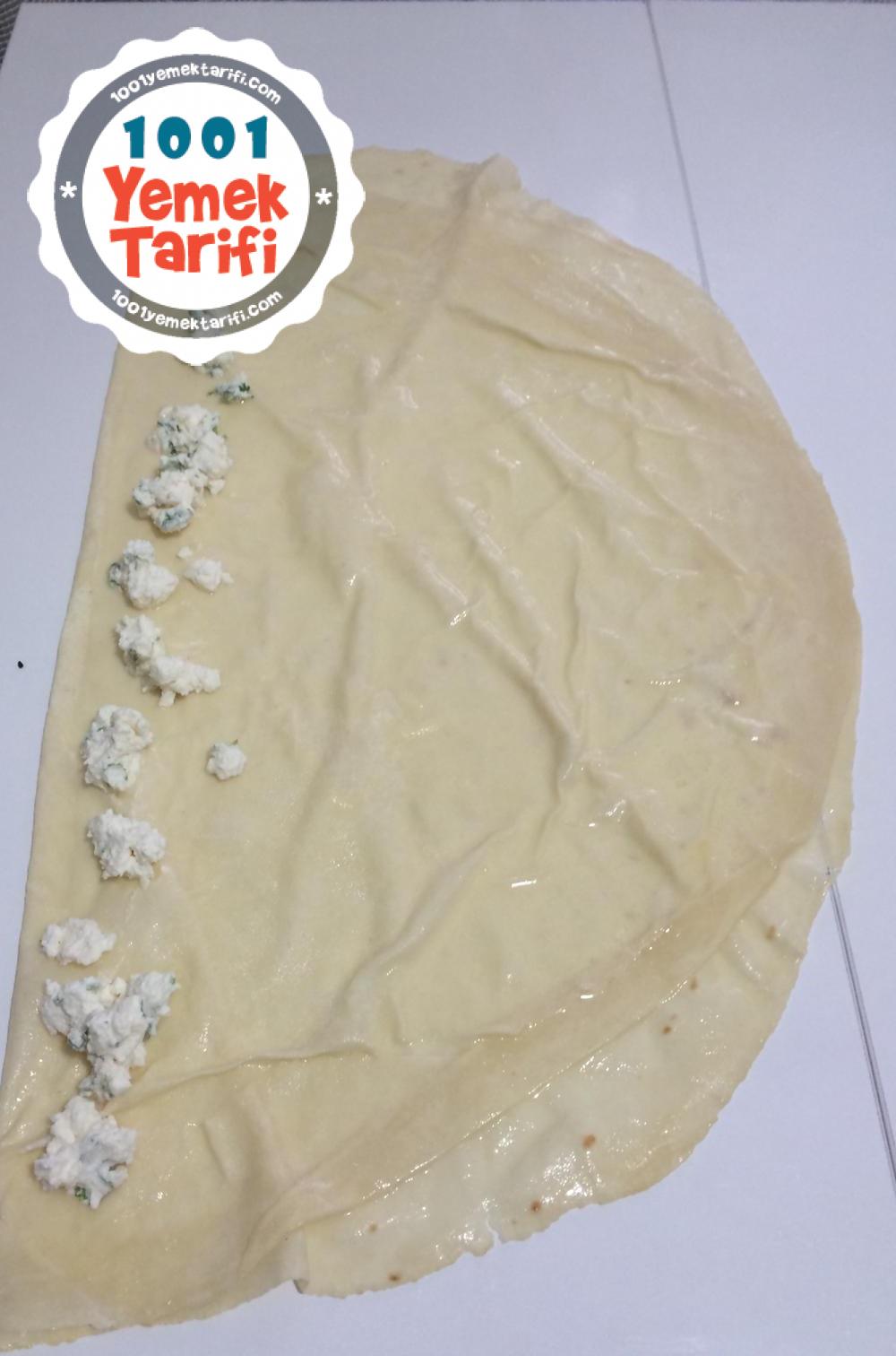 Hazır Yufkadan Peynirli Börek