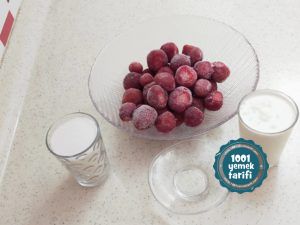 evde-dondurma-tarifi-cilekli-dondurma-nasil-yapilir