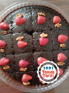 Bol soslu ıslak kek