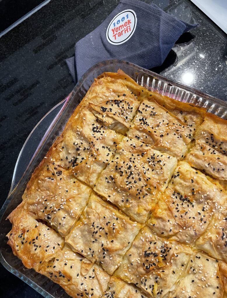 Hazır Yufkadan Pırasalı Börek Tarifi