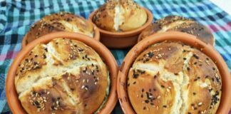 Evde Ekmek Tarifi: Güveçte Ekmek Yapımı