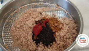 evde cigkofte tarifi-ev yapımı çiğ köfte nasıl yapılır-kac kalori-1001yemektarifi