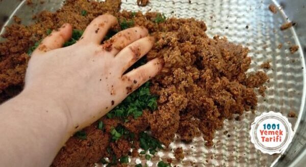 evde cigkofte tarifi-ev yapımı çiğ köfte nasıl yapılır-kac kalori-1001yemektarifi